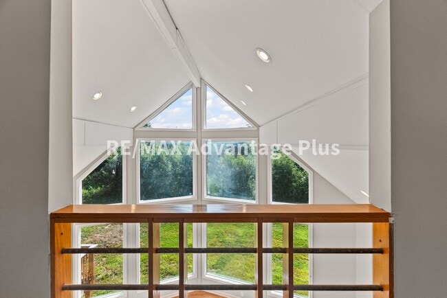 Building Photo - Picturesque 3-Bedroom Home with Cathedral ...