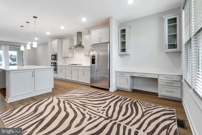 Building Photo - 11003 Resort Road