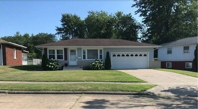Building Photo - Three Bedroom / 2 bathroom house AVAILABLE...