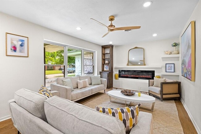 Building Photo - 2737 Clermont Pl