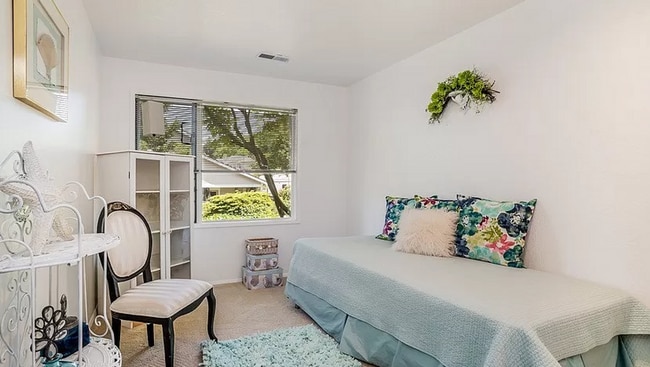 Building Photo - 3695 Sqft. Home with 180 degree Sound views!