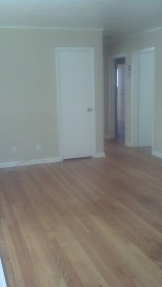 Building Photo - 10415 Crystal Ave