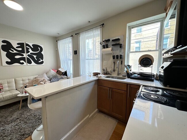 Building Photo - MODERN AND SPACIOUS MISSION HILL 4BED AVAILABLE SEPT 2026