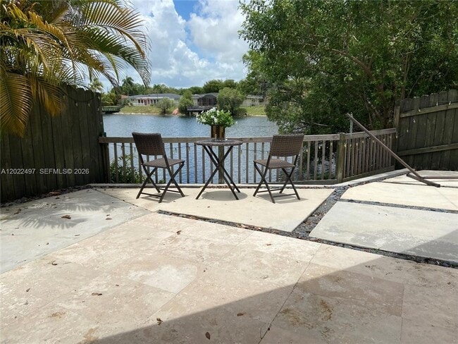Building Photo - 13932 Kendale Lakes Dr