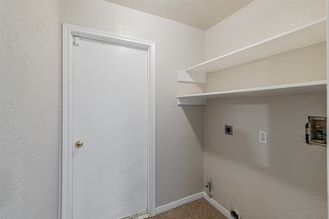 Building Photo - 1710 Blindlake Dr