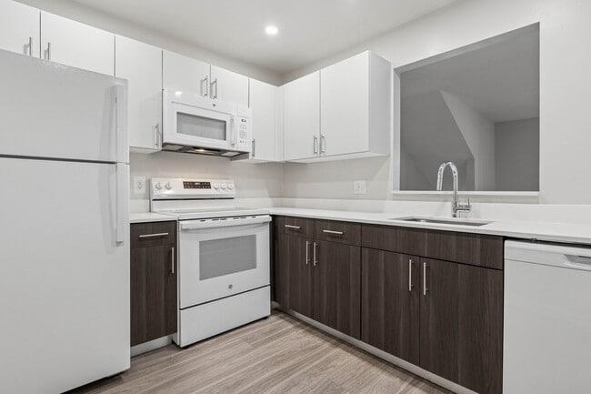 Building Photo - Sophias Place West