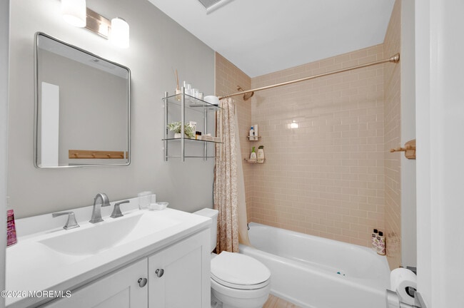 Building Photo - 51 Wyckham Rd