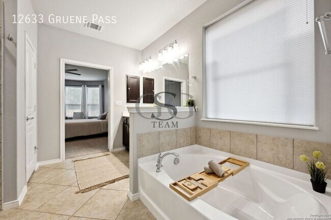 Building Photo - 12633 Gruene Pass