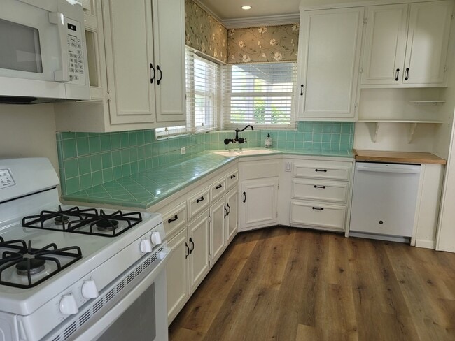 Building Photo - 422 N Shaffer St