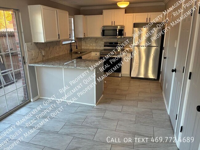 Building Photo - 611 Oriole Blvd