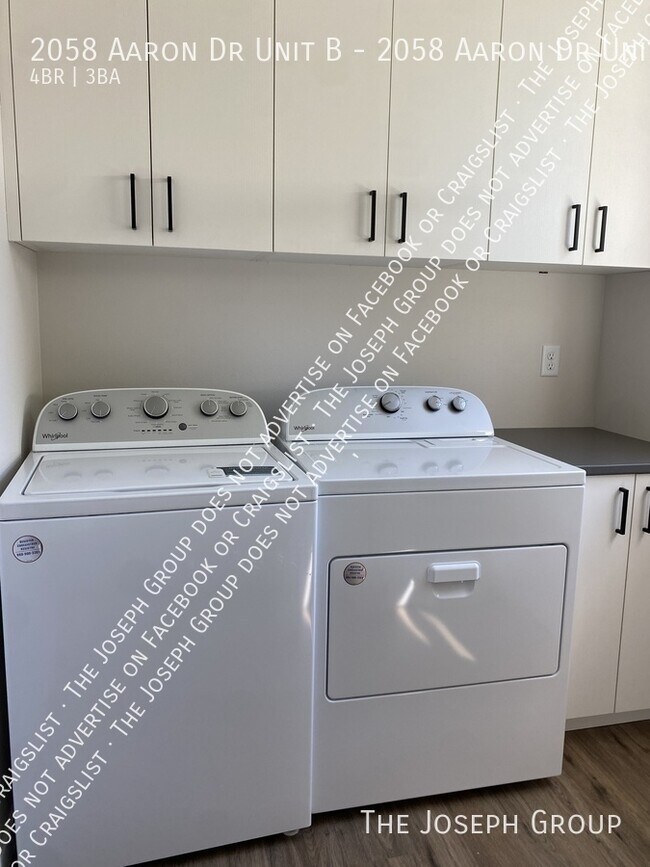 Building Photo - 2058 Aaron Dr