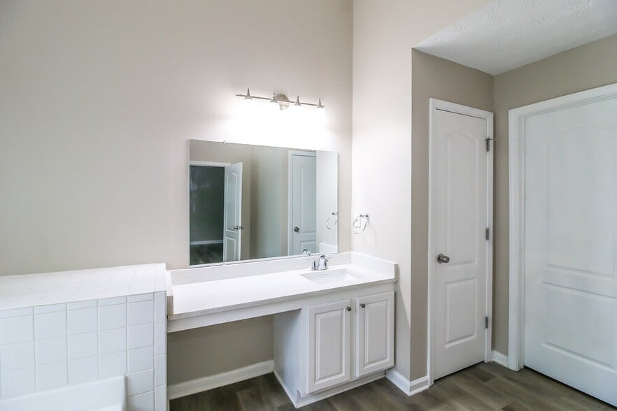 Building Photo - 7423 Garnet Dr