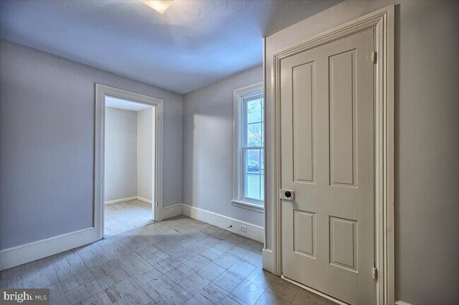 Building Photo - 413 W Louther St