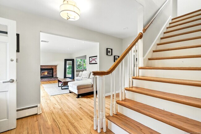 Building Photo - 163 MacGregor Dr