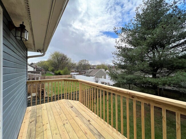 Building Photo - GREAT FARRAGUT LOCATION WITH INVITING FRONT PORCH CHARM!!!