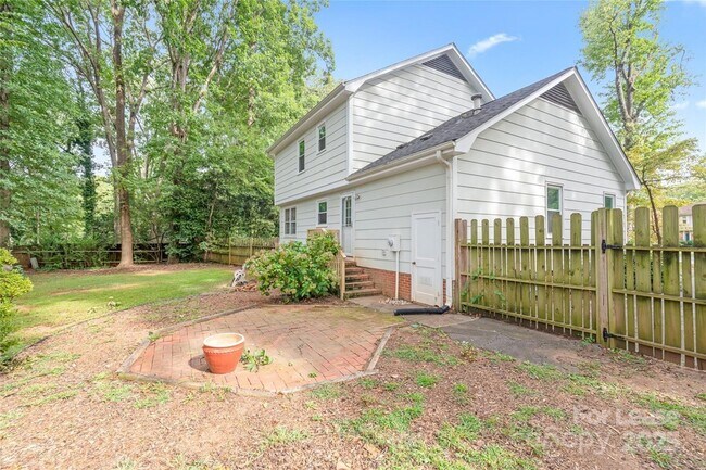 Building Photo - 5001 Vescova Ct