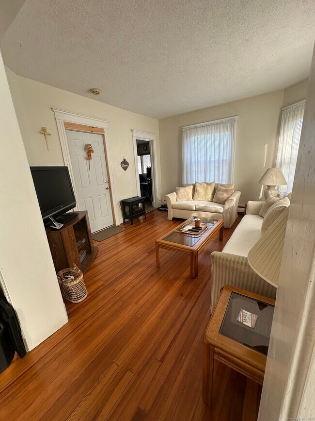 Primary Photo - 220 Elliott Ave