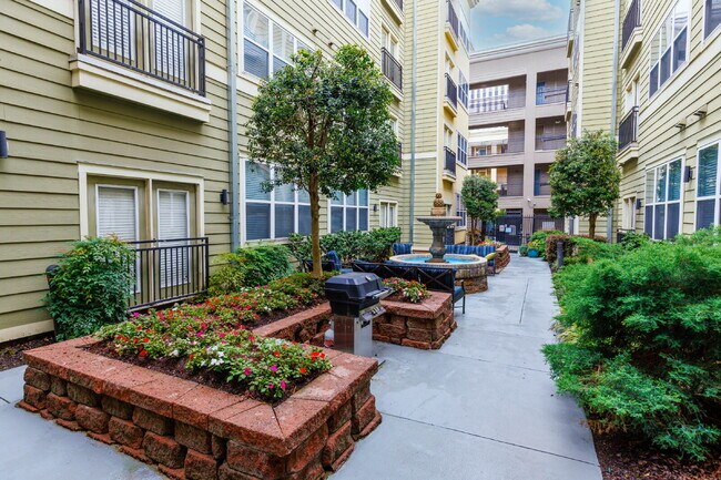 Building Photo - 2 Bedroom, 2 Bath Apartment in Birmingham