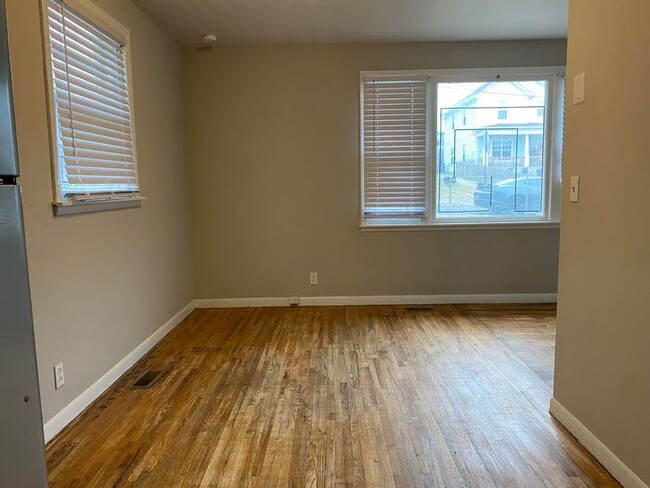Building Photo - FOR RENT!!! 3 Bedroom House - Large Fenced...