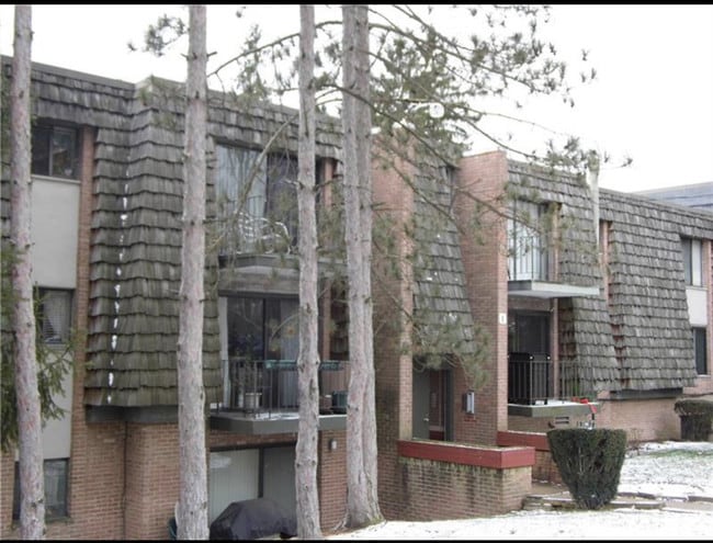 Primary Photo - 333 Forest Green Dr