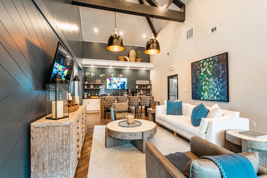 Primary Photo - Pointe Grand Panama City