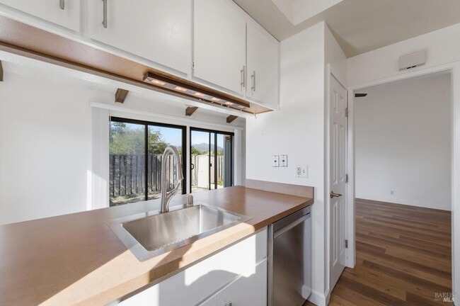 Building Photo - 12 Byron Cir