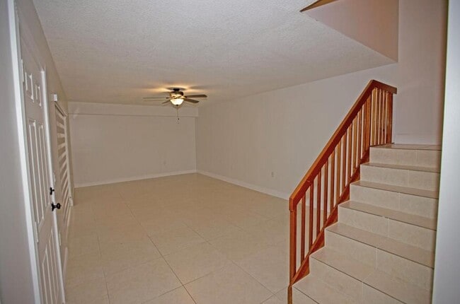 Building Photo - 1917 19th Way