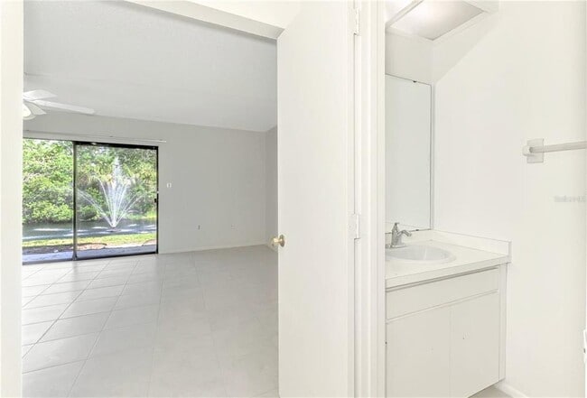 Building Photo - 935 Sunridge Way