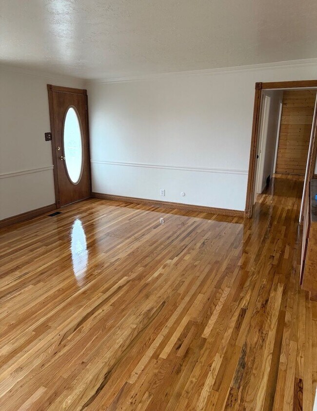 Building Photo - Single Family Home Close to SUU and Cedar High School