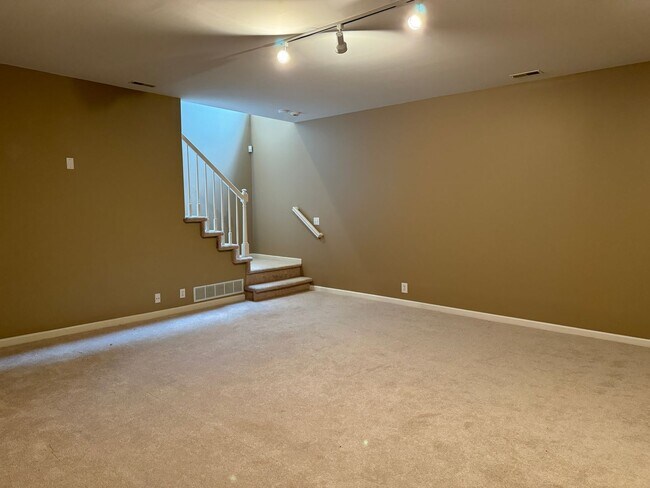 Building Photo - Elkhorn Home For Rent In Quiet Neighborhood
