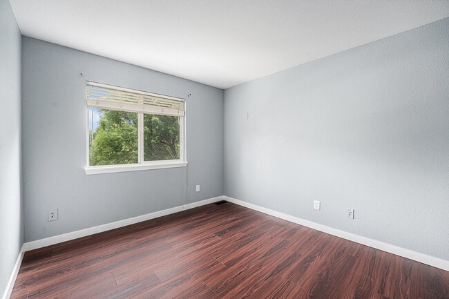 Building Photo - 608 Bentley Pl