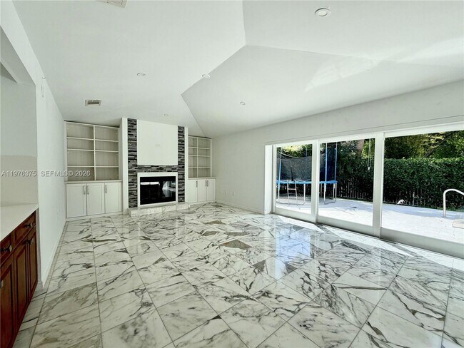 Building Photo - 4934 NW 94th Doral Pl