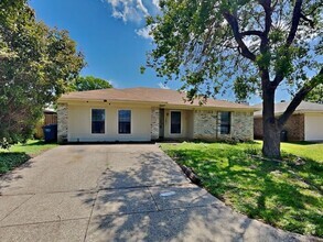 Building Photo - No Application Fees* $1000 off 1st months ...