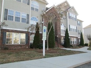 Building Photo - READY TO MOVE IN! 2 Beds 2 Baths! 1/2 OFF FIRST FULL MONTH OF RENT!!
