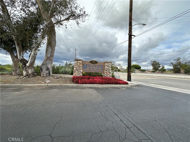 Building Photo - 700 E Lake Dr
