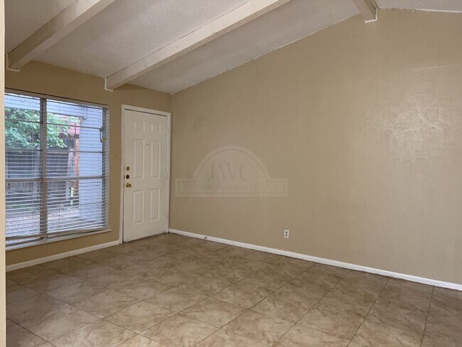Building Photo - 412 Skyline Ave
