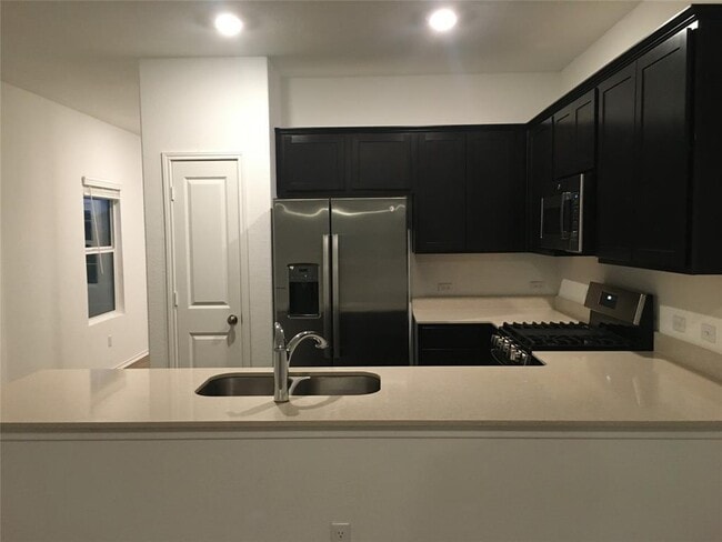 Building Photo - 558 Gabbro Gdns