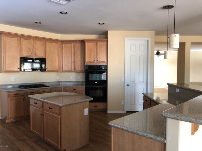 Building Photo - 25879 N Sandstone Way