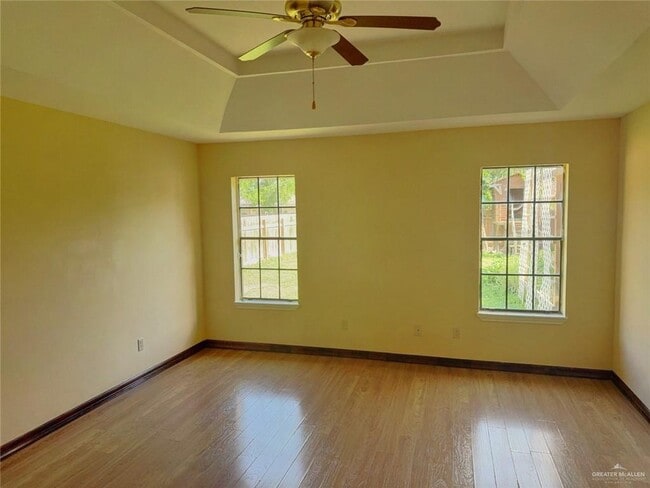 Building Photo - 120 E Gardenia Ave