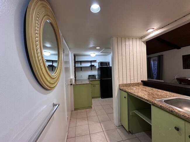 Building Photo - 126 Conference Dr