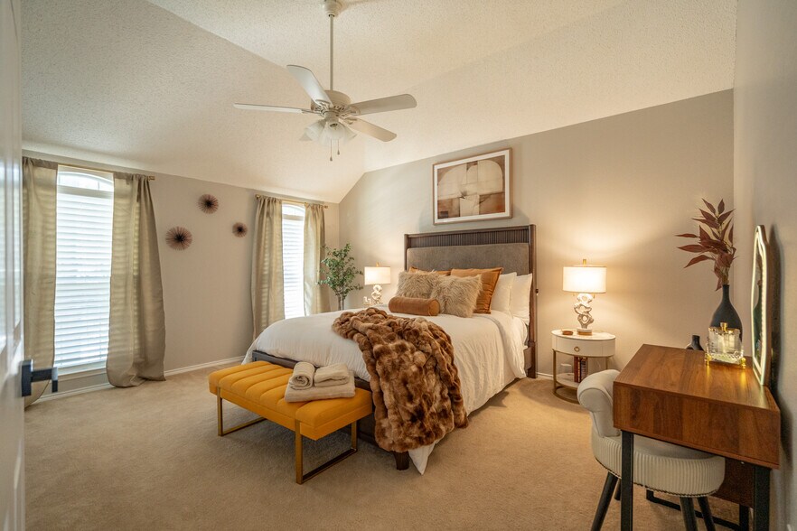 Tan Queen Bedroom - 707 Cottonwood Bend Dr