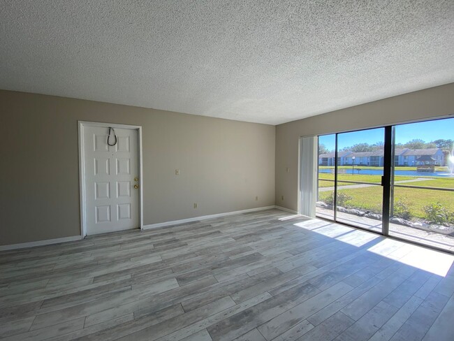 Building Photo - $500 OFF 1 Month's Rent! Beautiful 2 Bed 2...