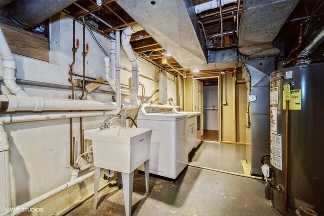 Building Photo - Renovated 3 bedroom home in award winning ...