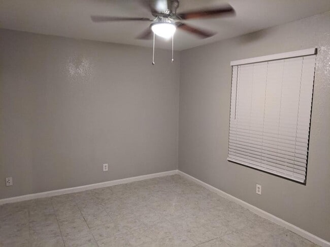 Building Photo - 5817 Spring Meadow Rd