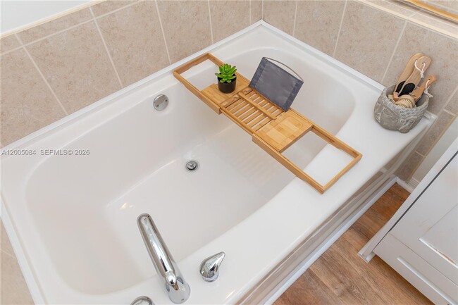 Building Photo - 1896 Crestview Way