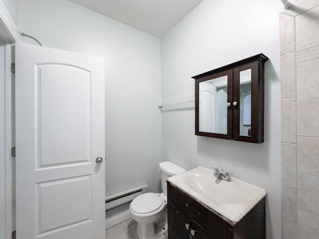 Building Photo - 4424 N Wolcott Ave