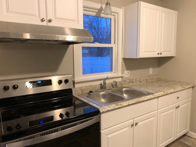 Building Photo - Newly Renovated 2 Bedroom with a walk-through Home in Carlisle