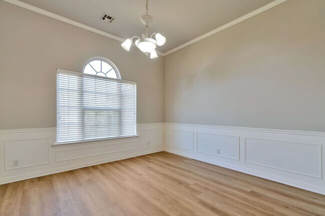Building Photo - 827 Nicholson Ave