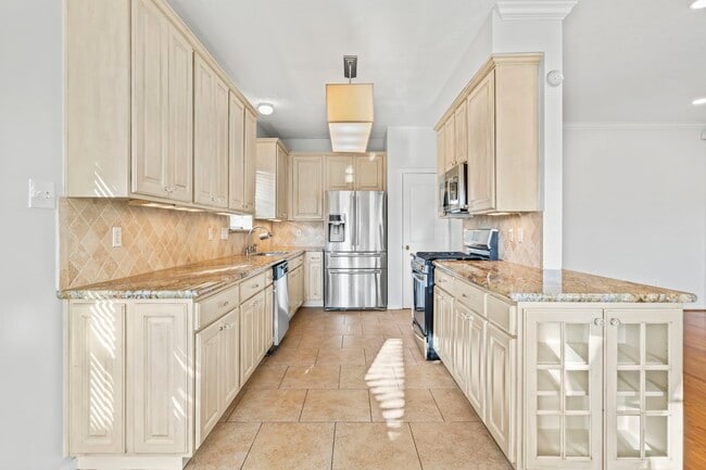 Building Photo - 4034 Harwood Dr