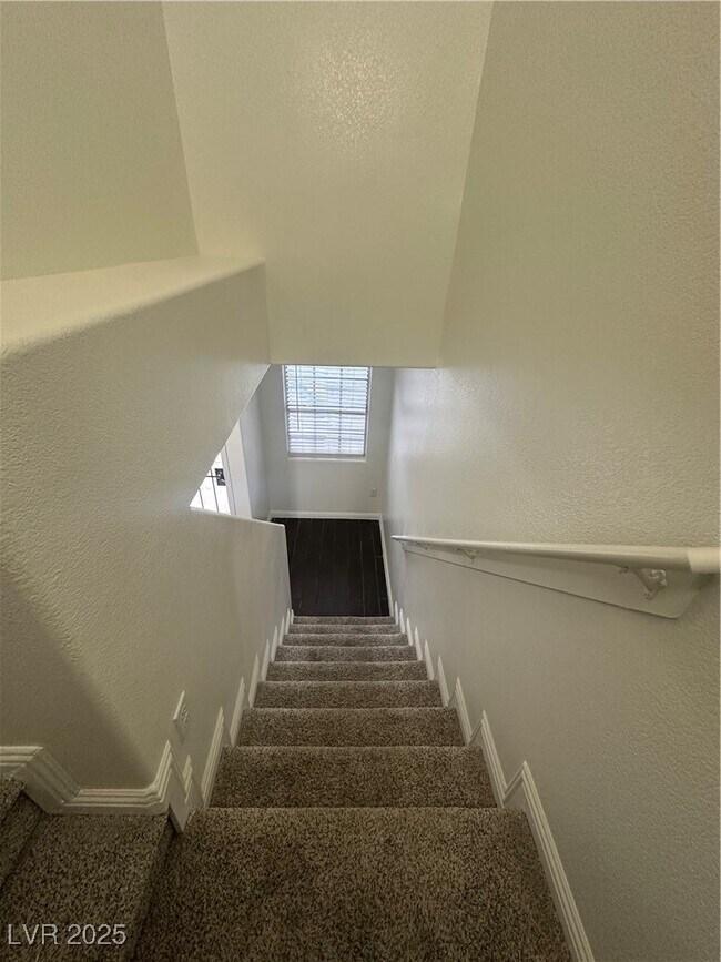 Building Photo - 1956 Vista Malaga St